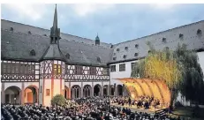  ?? FOTO: ANSGAR KLOSTERMAN­N ?? Auch Konzerte im Kreuzgang von Kloster Eberbach gehören zum Rheingau Musik Festival.