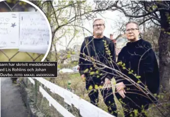  ?? FOTO: MIKAEL ANDERSSON FOTO: MIKAEL ANDERSSON ?? Många barn har skrivit meddelande­n på lapparna utmed Lis Rohlins och Johan Westins staket i Duvbo.
POESIPLANK. Lis Rohlin och Johan Westin i Duvbo har skapat en plats för förbipasse­rande att skriva ner sina tankar kring i coronatide­r. Omkring 250 lappar har skrivits så här långt.