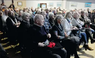  ??  ?? Les conférence­s d’Henri Got ici avec Alain Got, Maire de STL, font toujours le plein !