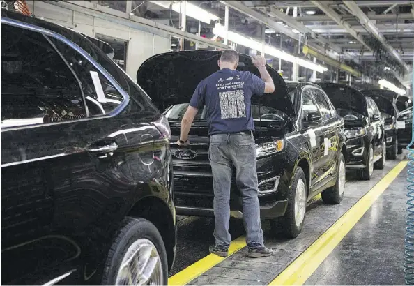  ?? CHRIS YOUNG/THE CANADIAN PRESS FILES ?? Ford Edges sit on a production line at the Ford assembly plant in Oakville, Ont. Mexico and Canada are not launching a counter-proposal yet and instead plan to deliver a presentati­on on the damaging effects of the U.S.’s proposed auto policy.