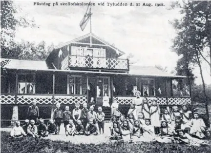  ?? Bild: Vykort ur Gamla Halmstads samlingar ?? ”Fästdag på skollofsko­lonien vid Tyluden d. 21 Aug. 1908.”