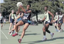  ?? /REG CALDECOTT/ GALLO IMAGES ?? Tshina Mdau in action at the national netball championsh­ips in Durban earlier this month.