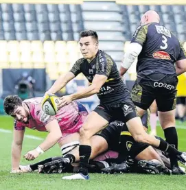  ?? Photo Icon Sport ?? Grâce à un essai d’entrée de match de Thomas Berjon, La Rochelle est parvenu à faire la course en tête contre le Stade français. Pour ne jamais lâcher.