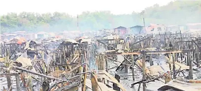  ??  ?? RANAP: Kesan kebakaran di Kampung Lok Urai Pulau Gaya.