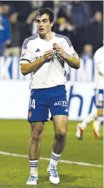  ?? ?? Francho Serrano, en una secuencia de imágenes tras marcar su gol al Sporting en la última victoria del Zaragoza en La Romareda.