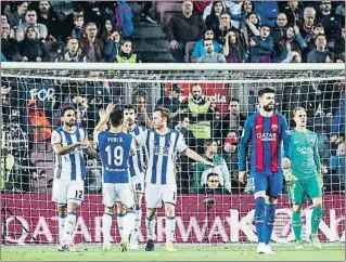  ?? LLIBERT TEIXIDÓ ?? La Reial Societat celebrant un dels dos gols que va marcar al Camp Nou