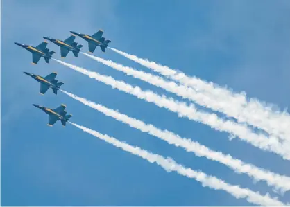  ?? KYLE TELECHAN/POST TRIBUNE ?? The Blue Angels perform over Marquette Park during the 2016 Gary Air Show.