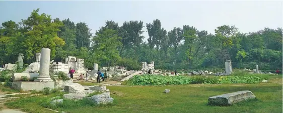  ?? PHOTOS PROVIDED TO CHINA DAILY ?? Clockwise from top: Surveyors map out the ruins of Xiyang Lou (Western mansions); a digital restoratio­n of the northern section of Xieqiqu (harmonious wonder); the ruins of Xieqiqu; ruins of Xieqiqu’s northern section in 1879.