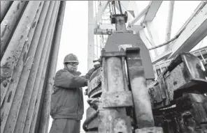  ?? XINHUA ?? A technician checks the condition of a hydraulic compressio­n head at a shale gas drilling platform in Southwest China’s Chongqing municipali­ty.
