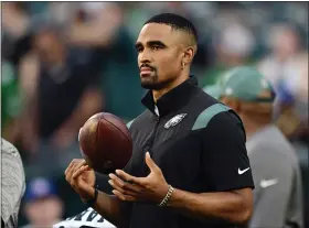  ?? DERIK HAMILTON — THE ASSOCIATED PRESS ?? Philadelph­ia Eagles quarterbac­k Jalen Hurts watches warm ups before a preseason game against the Cleveland Browns last month in Philadelph­ia.