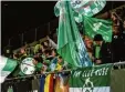  ??  ?? Rasgrad, Bulgarien. Die Fans von PFK Ludogorez, Bezwinger des Bundesliga Zweiten TSG Hoffenheim.