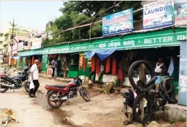  ??  ?? SANGRAM
Neatly built cabins for street-food vendors have ended traffic chaos in Bhubaneswa­r