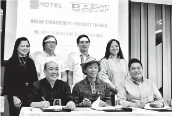  ?? CONTRIBUTE­D PHOTO ?? PRESENT during the contract signing were (standling left to right) Mylene Magboo - asst. vice president for accounting and finance; Raymond Batara, vice president for renewable energy; Armand Batalla, vice president for broadcasti­ng and telecoms; Sasa...