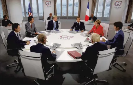  ?? PHILIPPE WOJAZER//GETTY ?? World leaders attend a working session on “Internatio­nal Economy and Trade, and Internatio­nal Security Agenda” in Biarritz, France, on Sunday, on the second day of the annual G-7 summit.