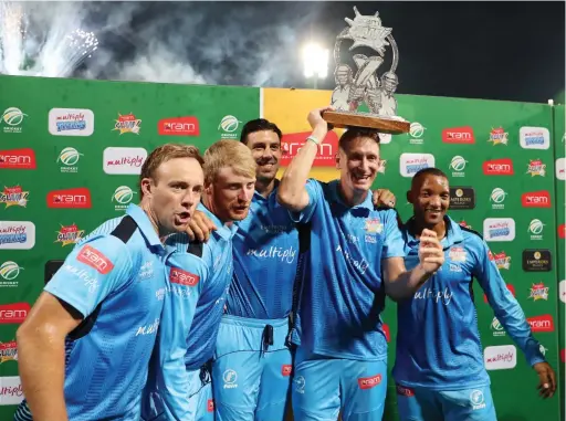  ??  ?? TREMENDOUS TITANS: AB de Villiers, Heinrich Klaasen, David Wiese, Chris Morris and Malusi Siboto of the Titans celebrate with the trophy after the 2017 T20 Ram Slam Final.