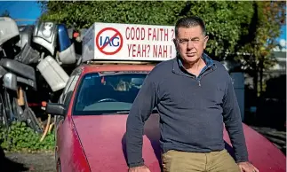  ?? PHOTO: DAVID WALKER/FAIRFAX NZ ?? Peter Glasson believes insurance company IAG has deliberate­ly held up his claim process and is advertisin­g the fact through a moving billboard - his car.