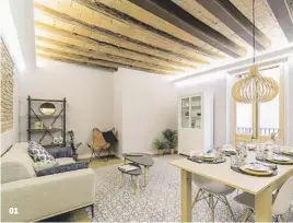  ??  ?? 01 Para estrenar Este piso de 128 m2 está ubicado en una finca de principios del siglo
XX totalmente rehabilita­da. Cerca del parque de la Ciutadella, su precio es de 650.000 €.
01