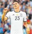  ?? FOTO: DPA ?? Streift künftig wieder das VfBTrikot über: Nationalsp­ieler Mario Gomez.