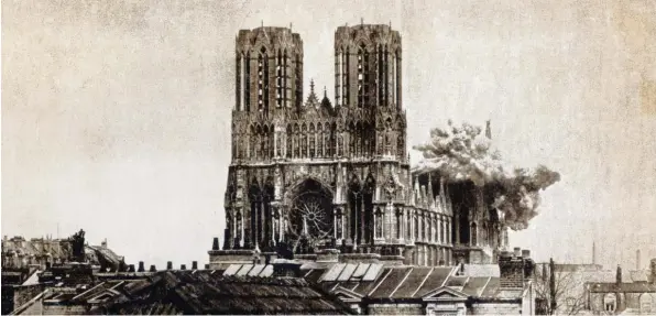 ?? Foto: Akg ?? Direkter Treffer ins Herz einer Nation: Einschlag eines deutschen Geschosses in der Kathedrale Notre-Dame in Reims 1914.