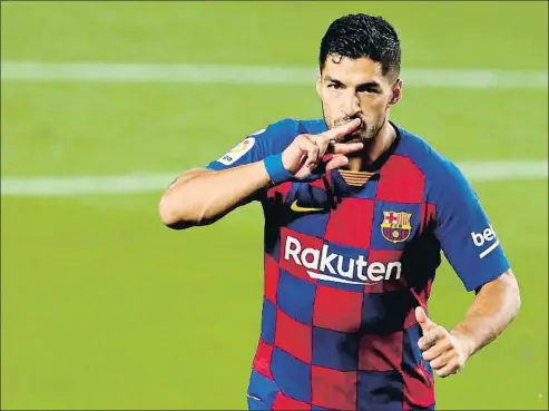  ?? ALBERTO ESTÉVEZ / EFE ?? Luis Suárez celebra su gol número 195 como futbolista del Barcelona