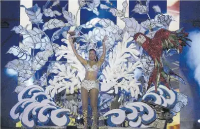  ?? JAVIER FLORES ?? Foto de una reina durante la gala del Carnaval del Vinaròs, ceremonia que volverá a la programaci­ón en febrero del 2022.