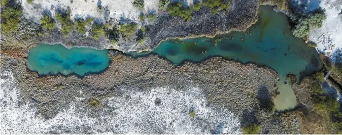  ?? Reuters-Yonhap ?? Drone view shows the “Poza de la Becerra,” a geological anomaly that scientists say can help them understand the origin of Earth, climate change and the chances of life on Mars, in Cuatro Cienegas, state of Coahuila, Mexico, Tuesday.