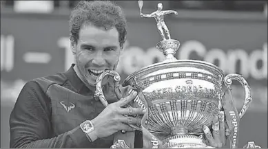  ??  ?? Rafael Nadal onderstree­pte zijn hegemonie op gravel eens te meer. (Foto: De Telegraaf)