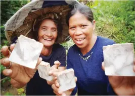  ??  ?? Two of the hardworkin­g women behind the production of vegan soaps.