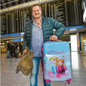  ?? Foto: Andreas Arnold, dpa ?? Für viele seiner Fans war er „einer von uns“: Jens Büchner, der durch die „Vox“-Auswandere­r-Soap bekannt wurde. Bei ihm ging es jahrelang auf und ab. Nun starb Büchner (das Bild zeigt ihn im Januar 2017) mit 49 Jahren.