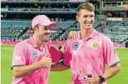  ?? /Lee Warren/Gallo Images ?? Pretty accurate: AB de Villiers, left, was impressed with Dwaine Pretorius’s performanc­e at the Wanderers.