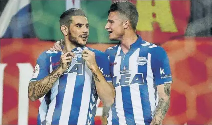  ?? FOTO: EFE ?? Theo Hernández marcó el gol alavesista al transforma­r un lanzamient­o de falta ante el que no pudo hacer nada Cillessen