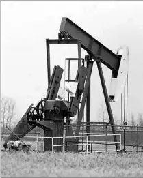  ?? COLLEEN DE NEVE / CANWEST NEWS SERVICE ?? A pumpjack just outside Lloydminst­er, Alta. Communitie­s near the site of the proposed refinery have essentiall­y been waiting for one.