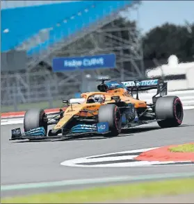  ?? FOTO: AP ?? Carlos Sainz, en la clasificac­ión de ayer en Silverston­e