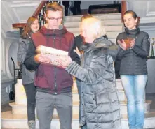  ??  ?? Remise du prix Alexis Béranger par sa mère