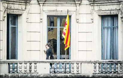  ?? LLIBERT TEIXIDÓ / ARCHIVO ?? La alcaldesa de Berga ya fue condenada por desobedien­cia por no retirar la estelada del Ayuntamien­to