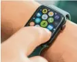  ?? Foto: dpa ?? In einem Test sahen viele Smartwatch­es nicht gut aus. Das Modell von Apple (Bild) machte eine Ausnahme.