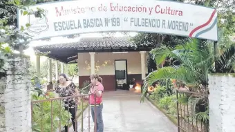  ??  ?? El 7º grado A, turno mañana, de esta escuela de Asunción tiene 8 alumnos. El MEC podría cerrarlo.