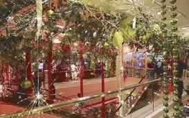  ??  ?? Festive feels: Rustan’s Department Stores have been turned into Christmas wonderland­s.