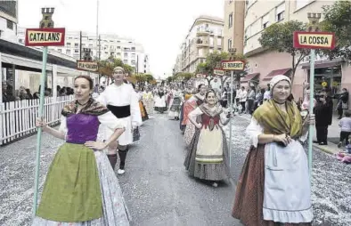  ?? KYM ROS ?? Colegios y entidades participar­on en el pregón anunciador de las fiestas de Santa Quitèria de Almassora.