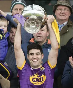  ??  ?? Shaun Murphy showing off the spoils of victory after accepting the Walsh Cup.