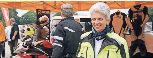  ?? FOTO: BIKER4KIDS/STEFFEN EBERT ?? Marie-Agnes Strack-Zimmermann ist leidenscha­ftliche Motorradfa­hrerin und seit vielen Jahren ehrenamtli­ch für die Biker4Kids engagiert.