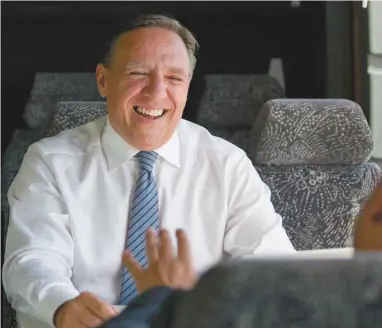  ?? JACQUES NADEAU LE DEVOIR ?? Le chef François Legault dans l’autobus de campagne de la CAQ, en 2012