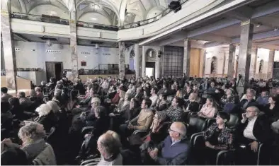  ?? LAURA TRIVES ?? El público llenó la sala para seguir la gala en directo.