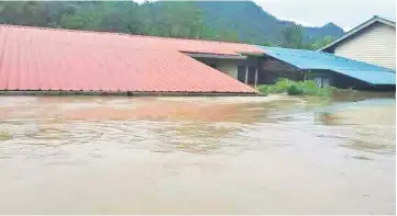  ??  ?? SK Long Sobeng is submerged up to the roof top.