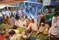  ?? Pakistan. — app from Wahdat road Model Bazar in Lahore in ?? People purchase vegetables