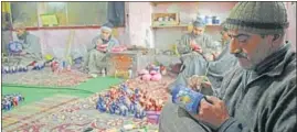  ?? WASEEM ANDRABI/HT ?? An artist painting motifs on a papier-mâché artefact in Srinagar. The six-month course will help students learn Urdu and calligraph­y while getting trained in the art.