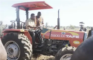  ??  ?? President Edgar Lungu launches the national 2018/2019 planting season at Chibwika Royal Establishm­ent in Mwinilunga yesterday. – Picture by SALIM HENRY/STATE HOUSE.