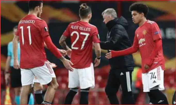  ??  ?? Seventeen-year-old Shola Shoretire (r) replaced Mason Greenwood in the 76th minute