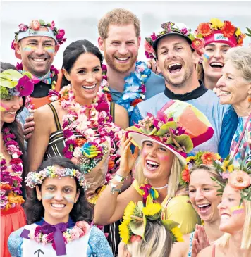  ??  ?? Smiles all round on Bondi Beach as the couple pose for a picture on a 2018 tour that also took in Fiji, Tonga and New Zealand