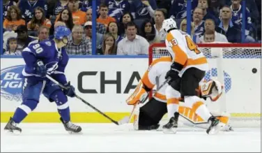  ?? CHRIS O’MEARA — THE ASSOCIATED PRESS ?? Tampa Bay Lightning center Vladislav Namestniko­v (90) tips the puck past Flyers defenseman Brandon Manning (43) and goalie Ray Emery for a goal during the first period Thursday.